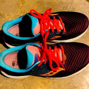 Saucony Triumph 18- women’s size 9- approximately 20 miles on them.